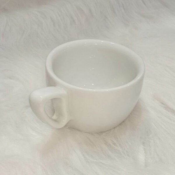 فنجان قهوة من البورسلين