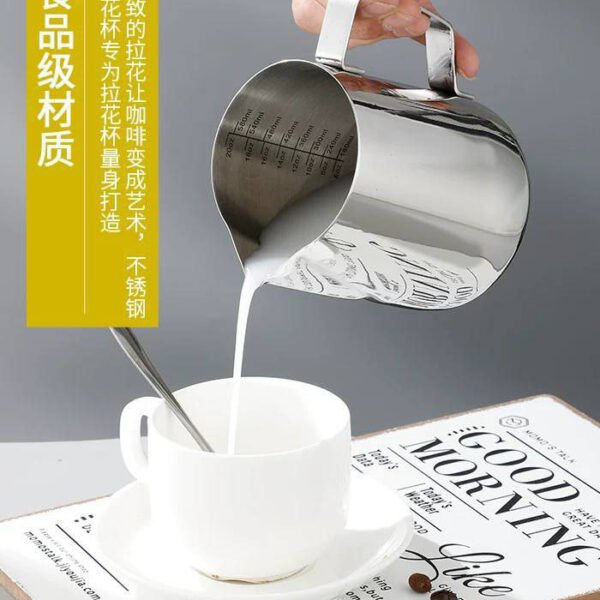 ابريق أو دورق خفق اللبن من ستانلس ستيل (مقاس صغير 350 ملل) - يستخدم في تكثيف وصنع رغوة اللبن للقهوة والاسبريسو واللاتيه والكابتشينو