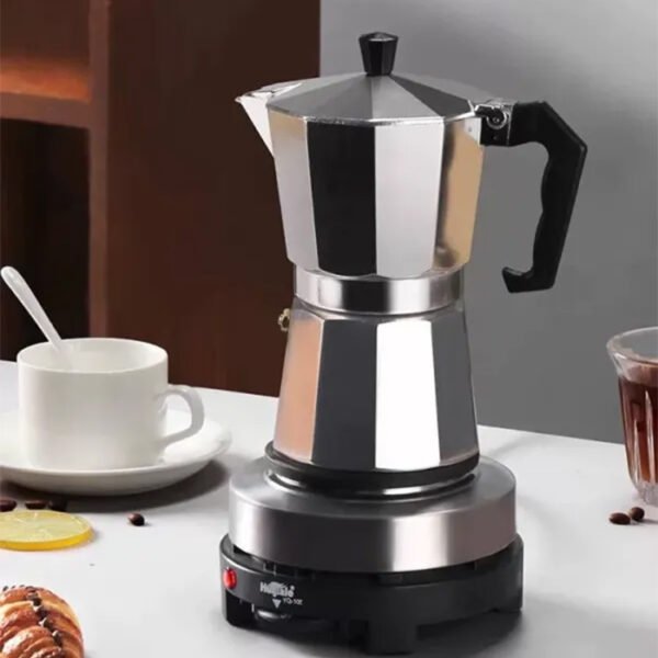 ماكينة تحضير قهوة إسبريسو كلاسيكية على الموقد