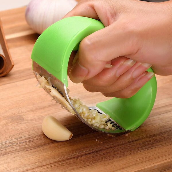 مبشرة ثوم ستانلس ستيل بيد بلاستيك - اخضر - مطحنة زنجبيل من الفولاذ المقاوم للصدأ بمقبض بلاستيكي مريح