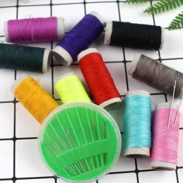 مجموعة ابر للخياطة و مجموعة بكر خياطة متعدد الالوان و مقص صغير